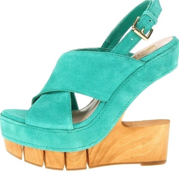 dolce vita Suede crisscross front no heel shoe size 9.5.